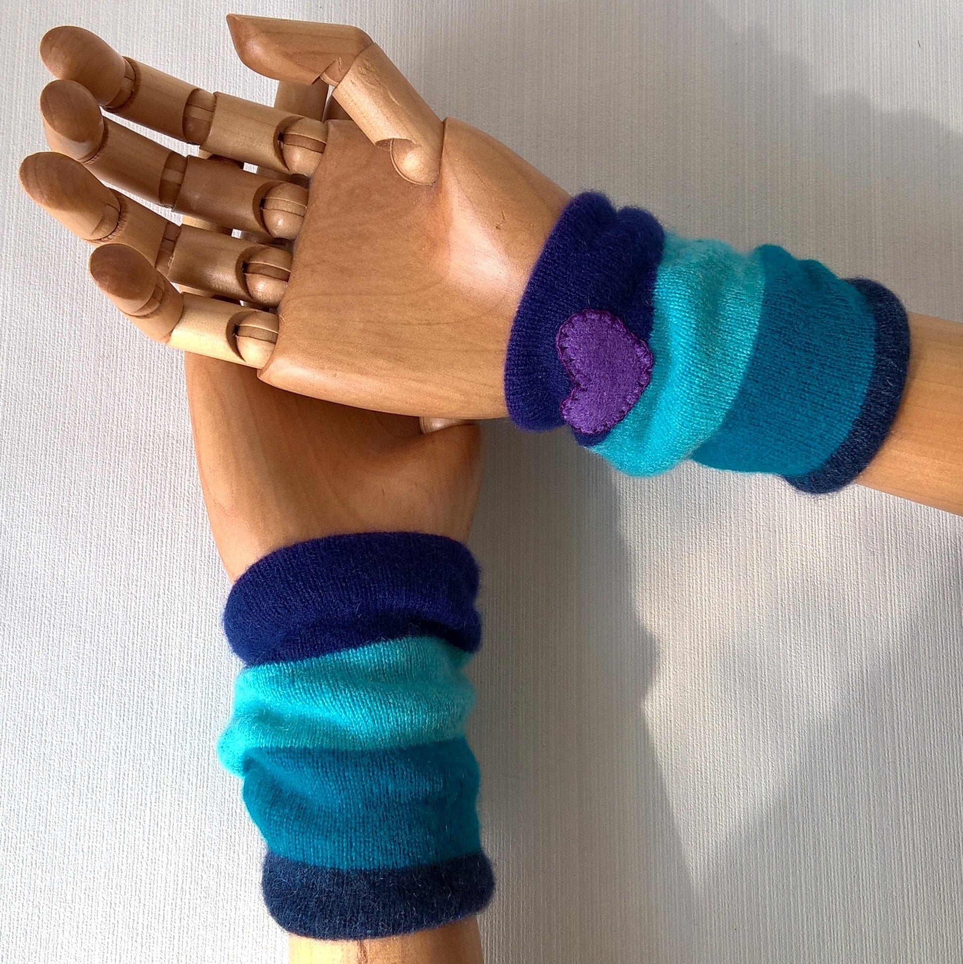 Cashmere pulse point wrist warmers with applique heart