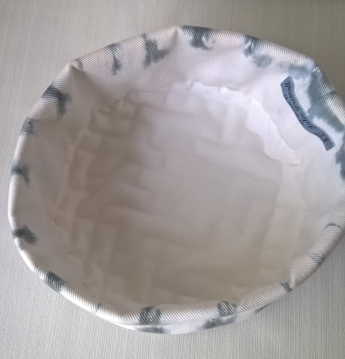 White and black tie dye cap with white cotton lining