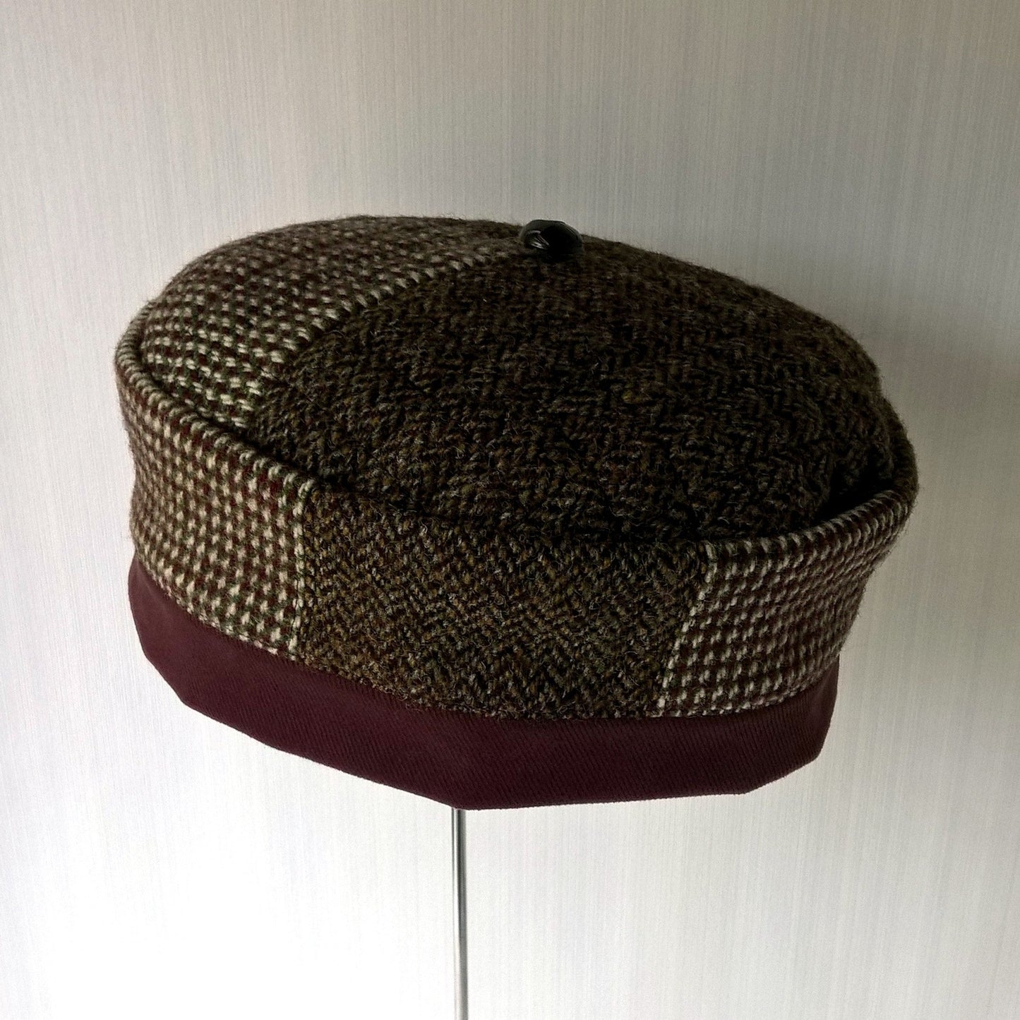 The Harris tweed wool hat can be worn without the tassel