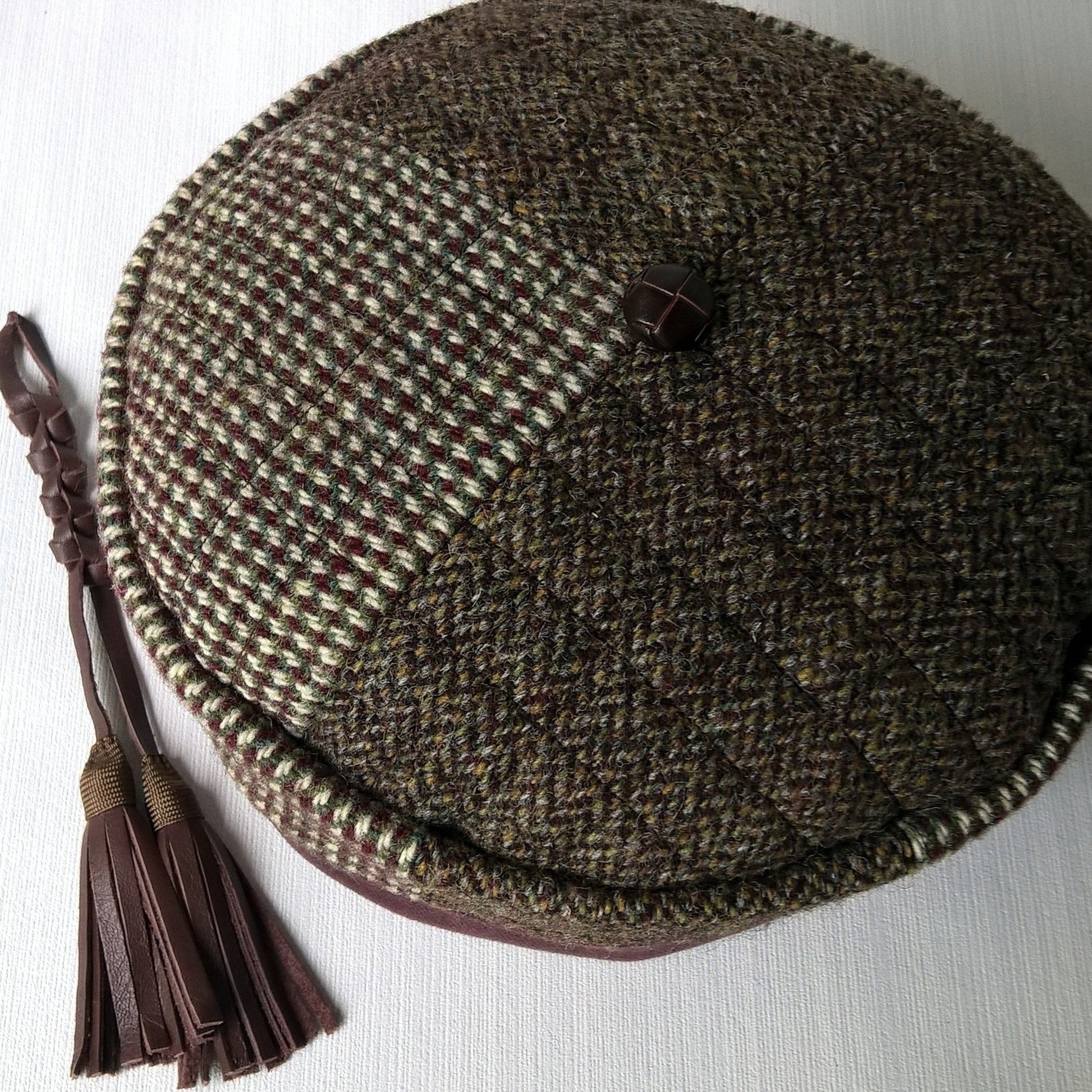 Hat has a segment wool tip with removable tassel