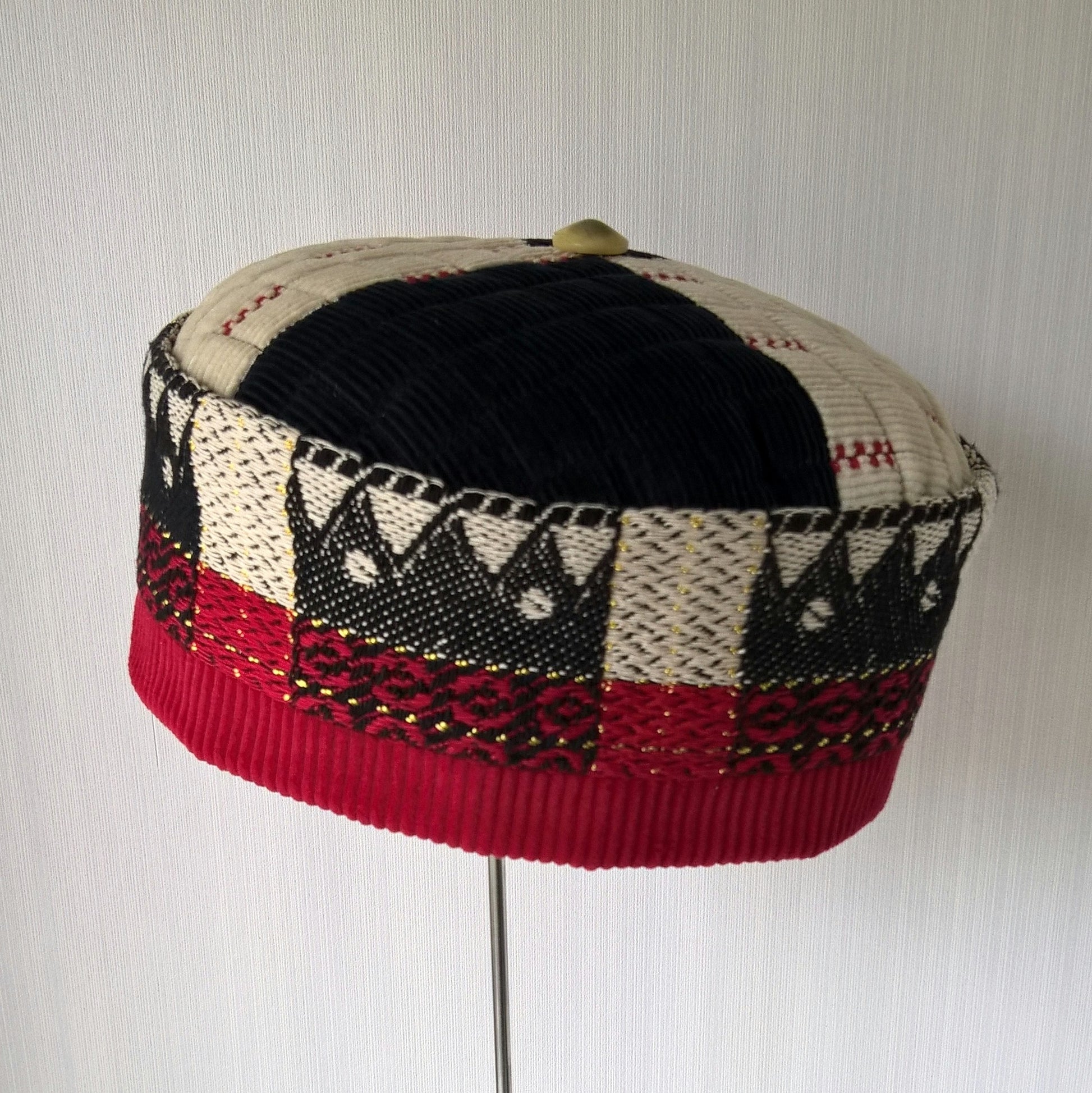The ethnic smoking cap can be worn with or without the removable tassel