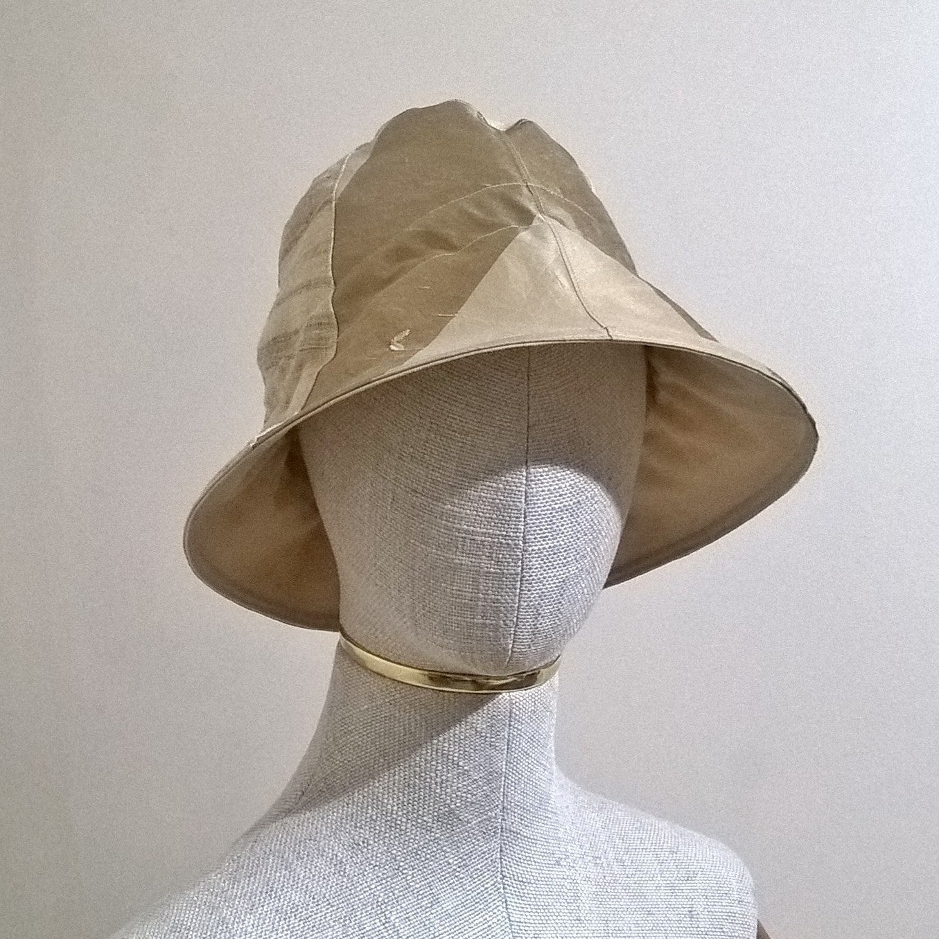 Raw silk bucket hat with adjustable tie