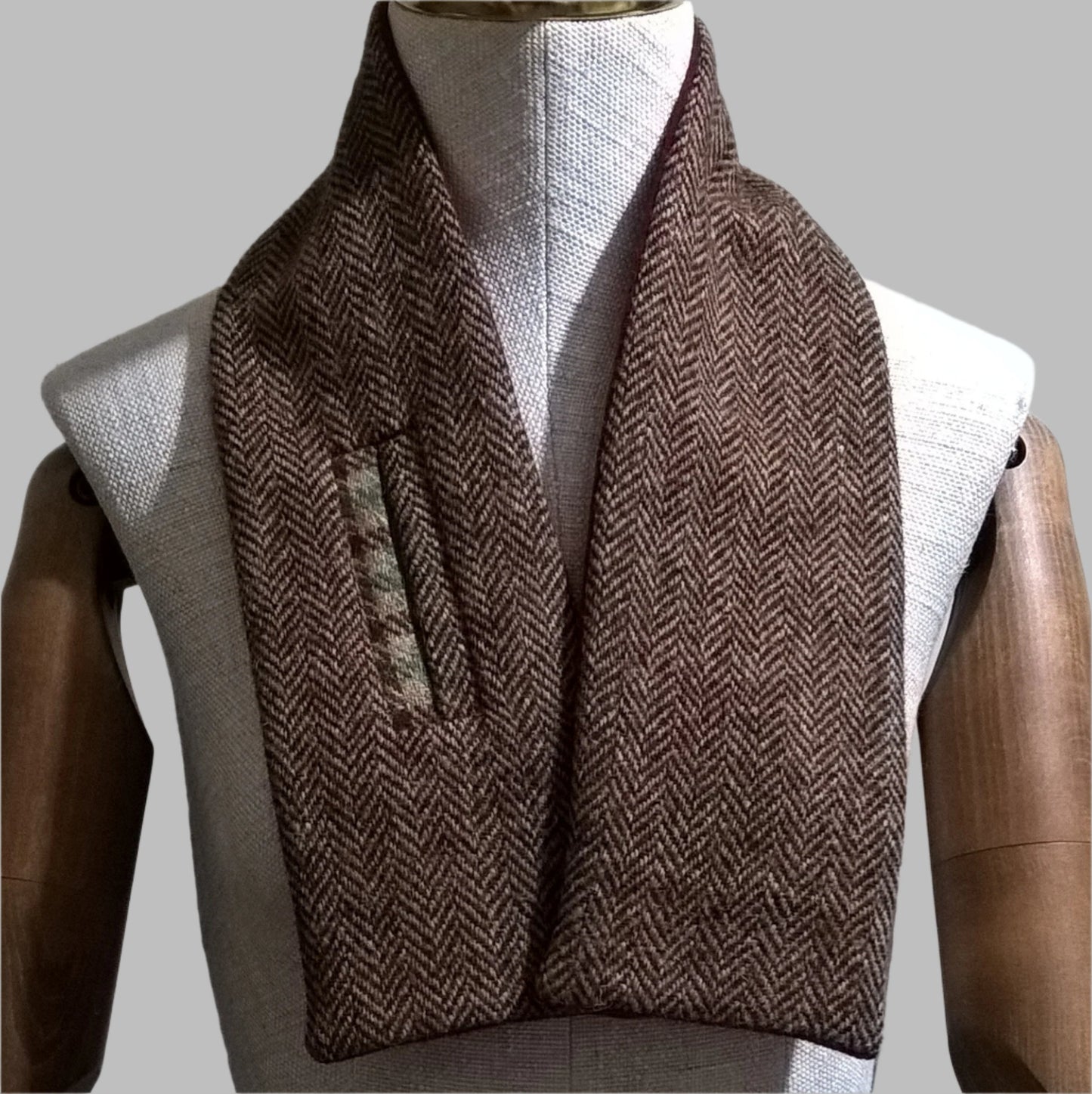 Reddish brown Harris Tweed short keyhole scarf