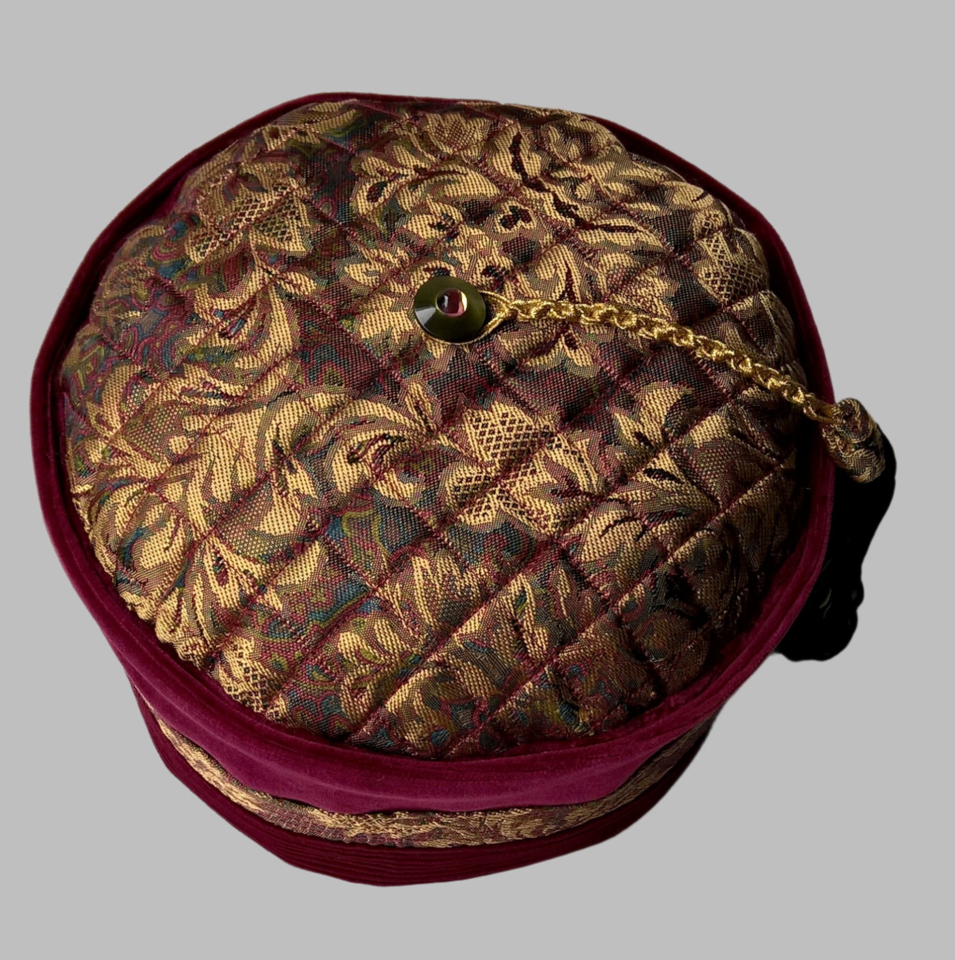 Quilted tip of gold brocade and red velvet smoking cap