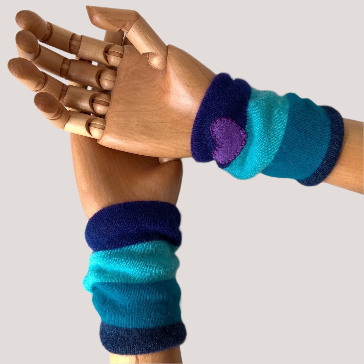 Cashmere pulse point wrist warmers with applique heart