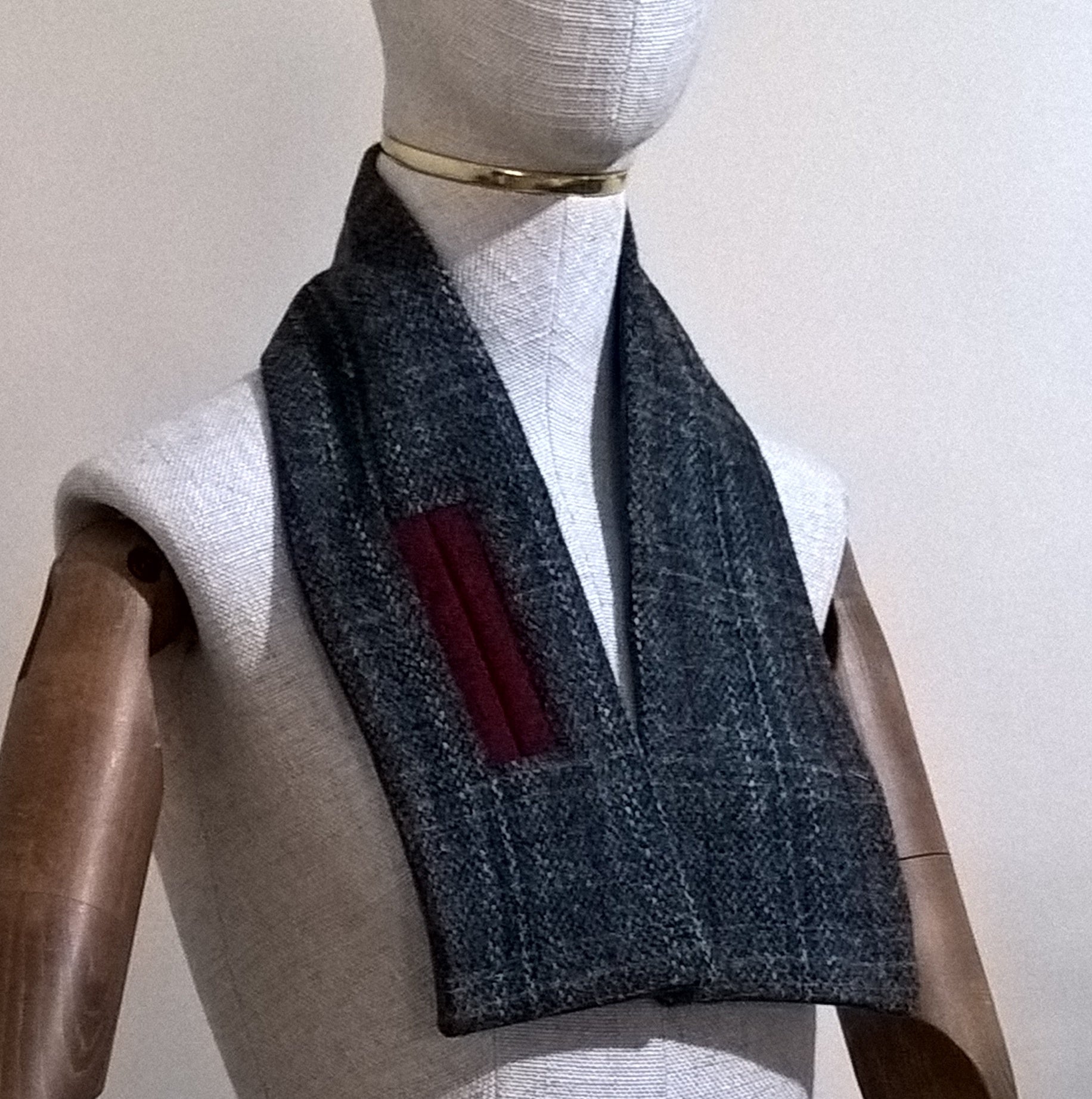 Grey and red Harris Tweed pull through short scarf