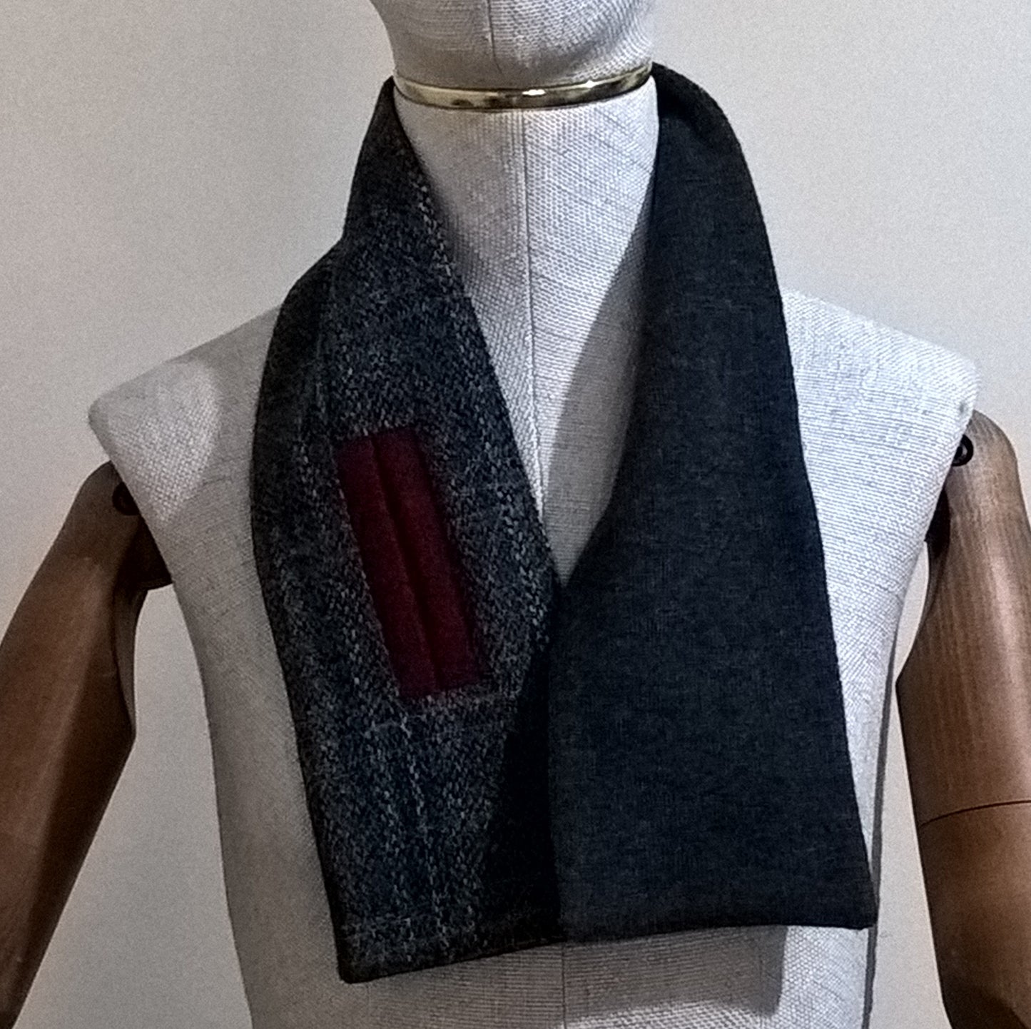 Wool and cashmere keyhole scarf cravat