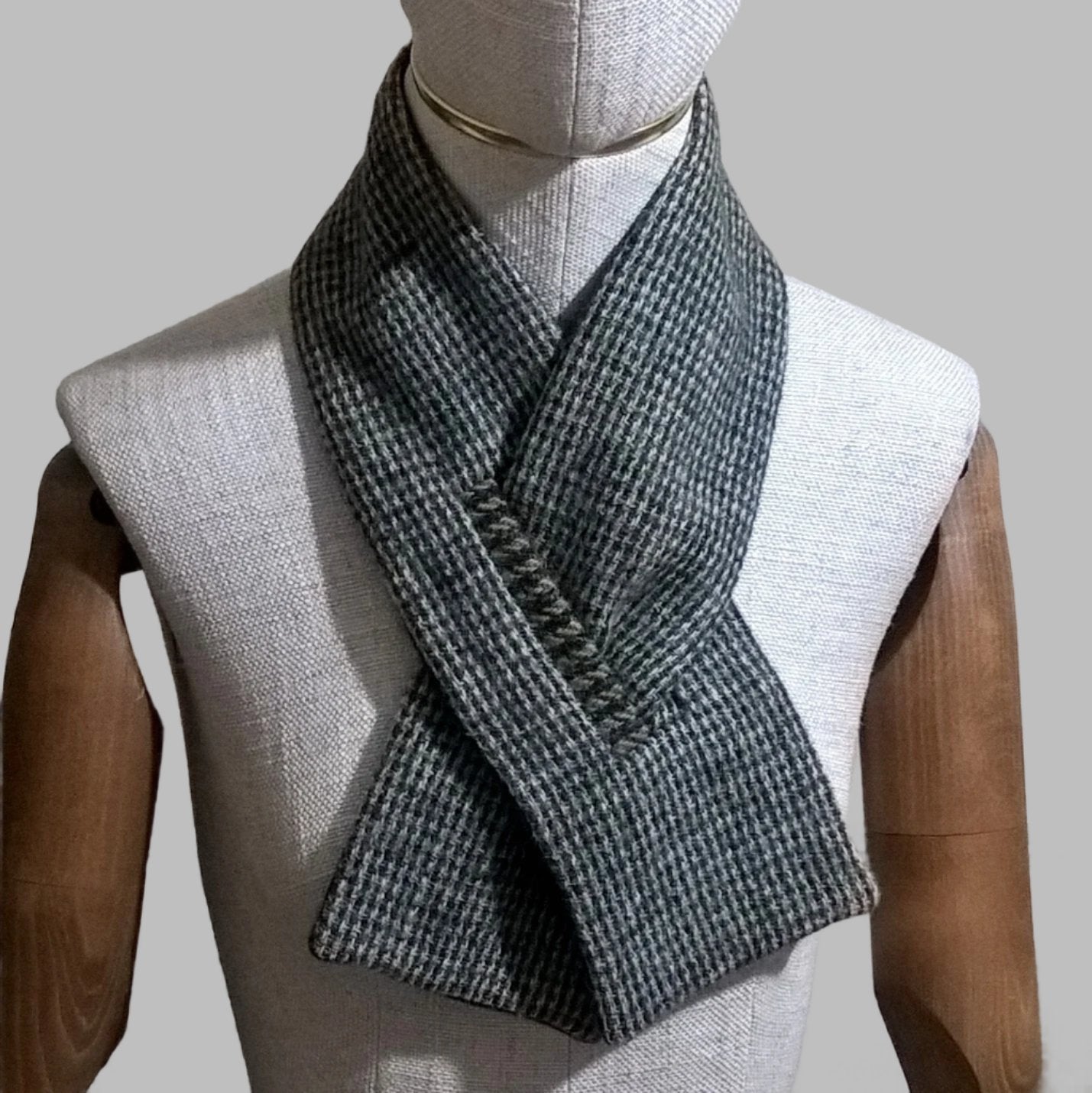 Short cravat style scarf handmade in Harris Tweed dogtooth check, with pull through keyhole closure