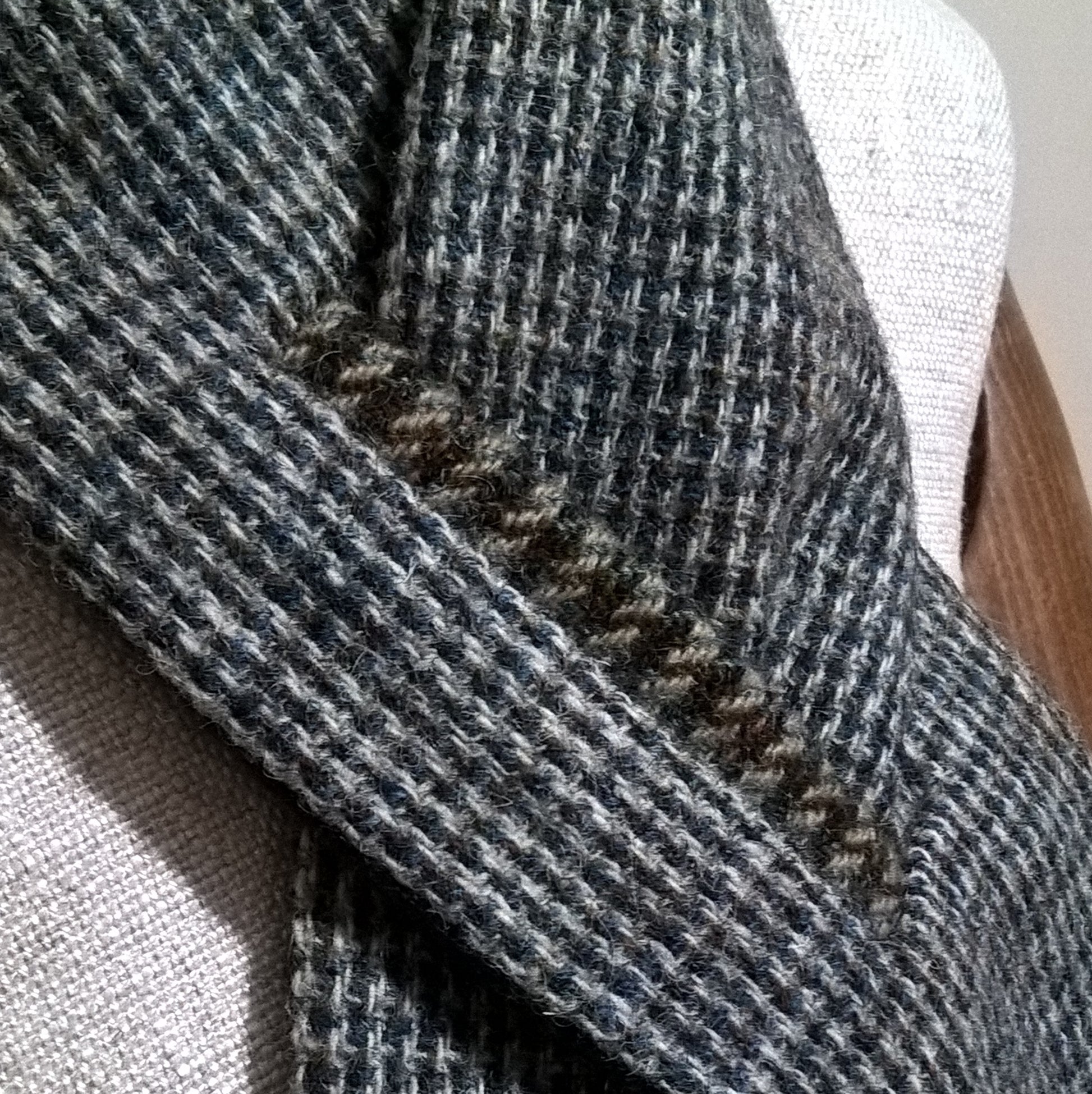 A complimenting Harris Tweed is used to highlight the keyhole closure