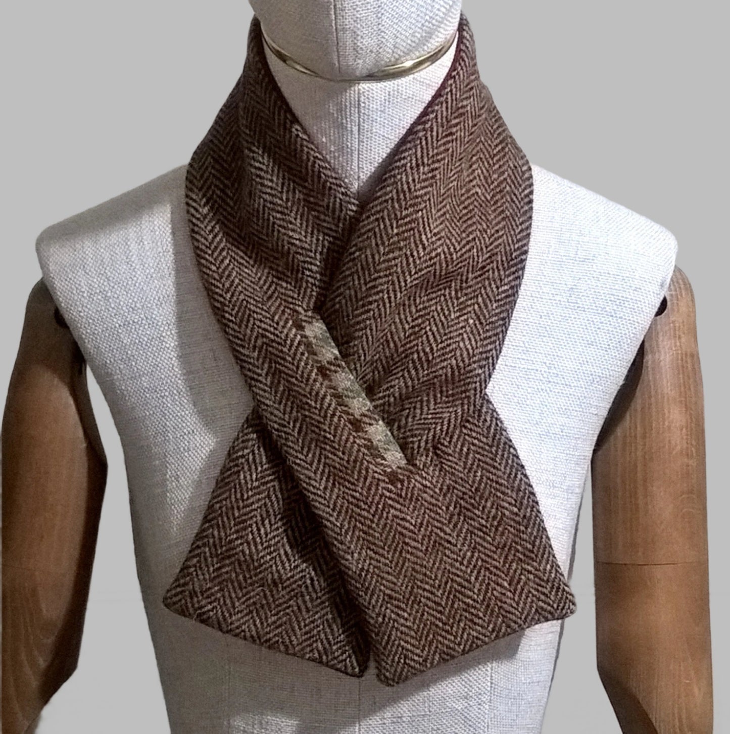 Brown Harris Tweed wool keyhole scarf lined with burgundy cashmere knit