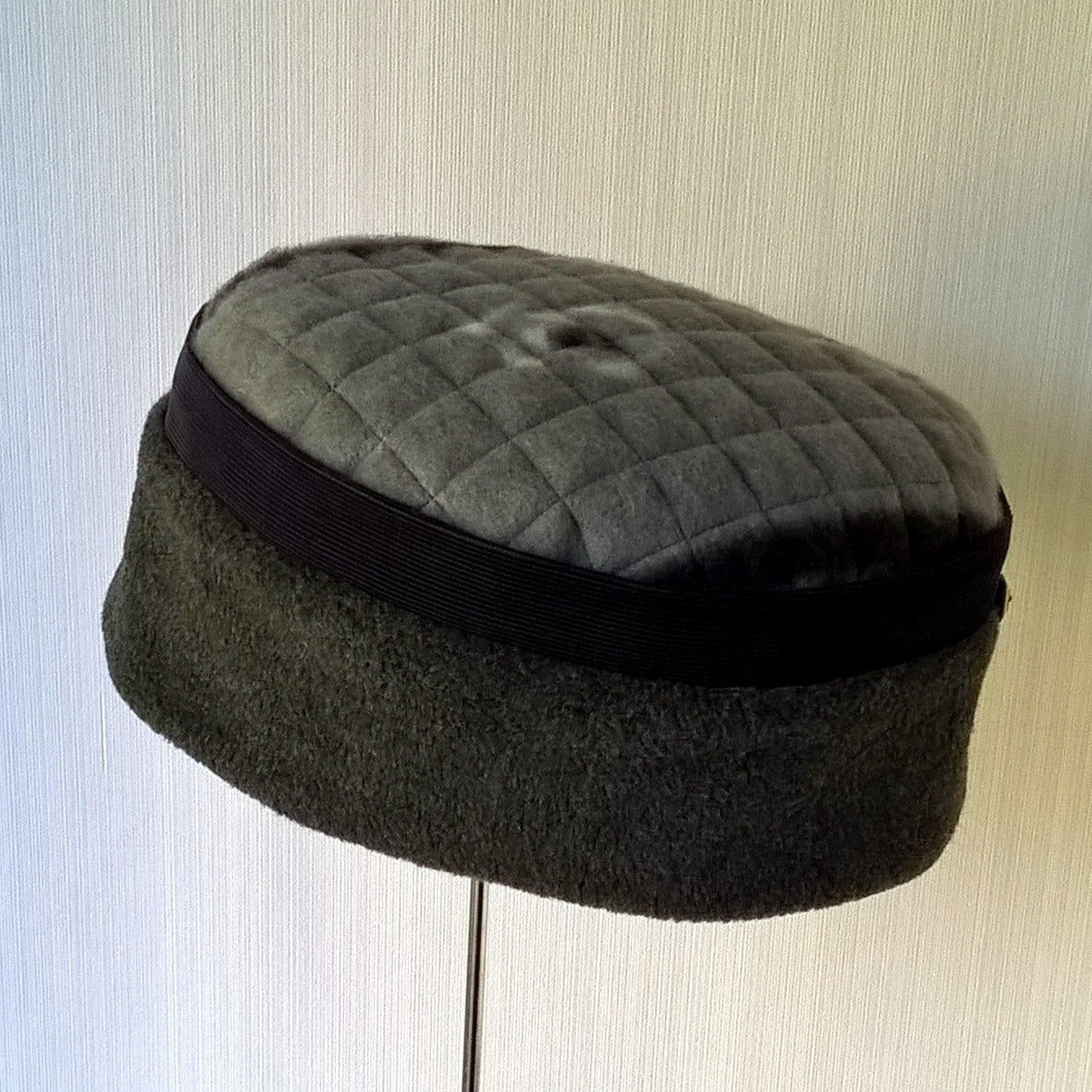 Grey fleece hat with navy corduroy trim