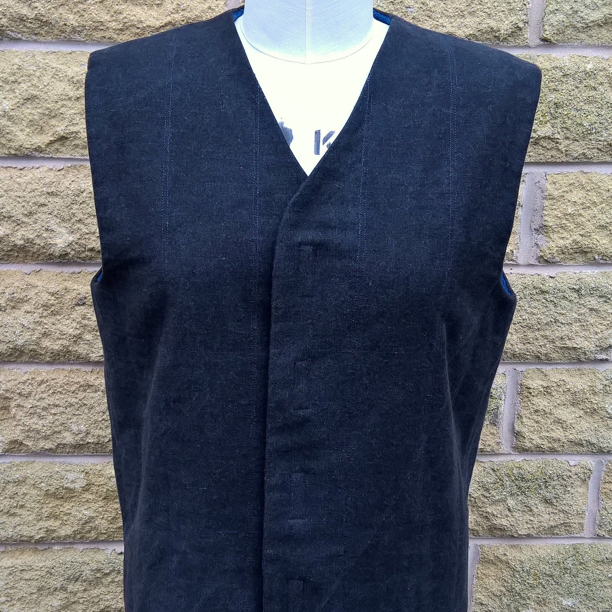 Quilted gilet in black denim with fleece lining