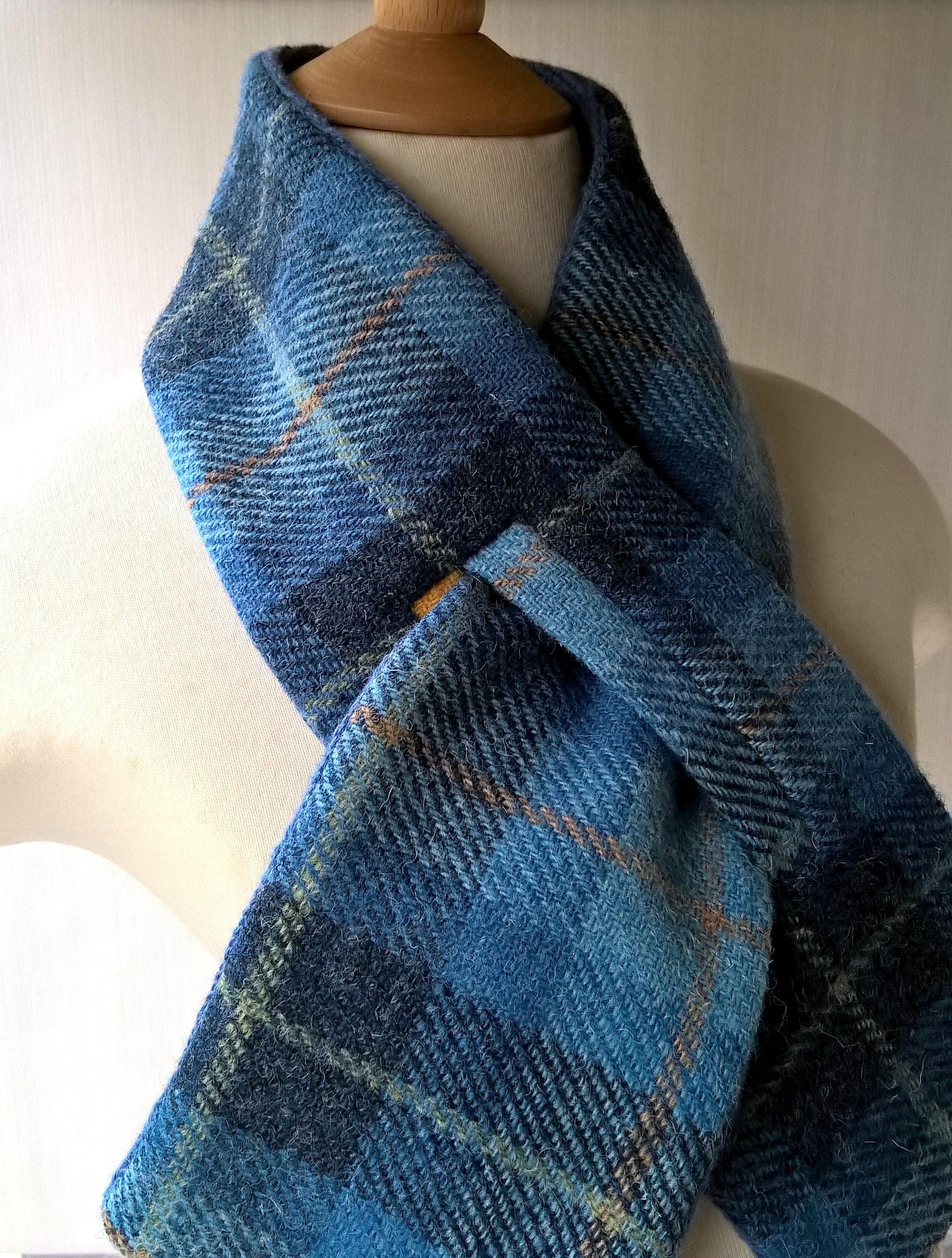 Blue wool scarf with easy keyhole closure