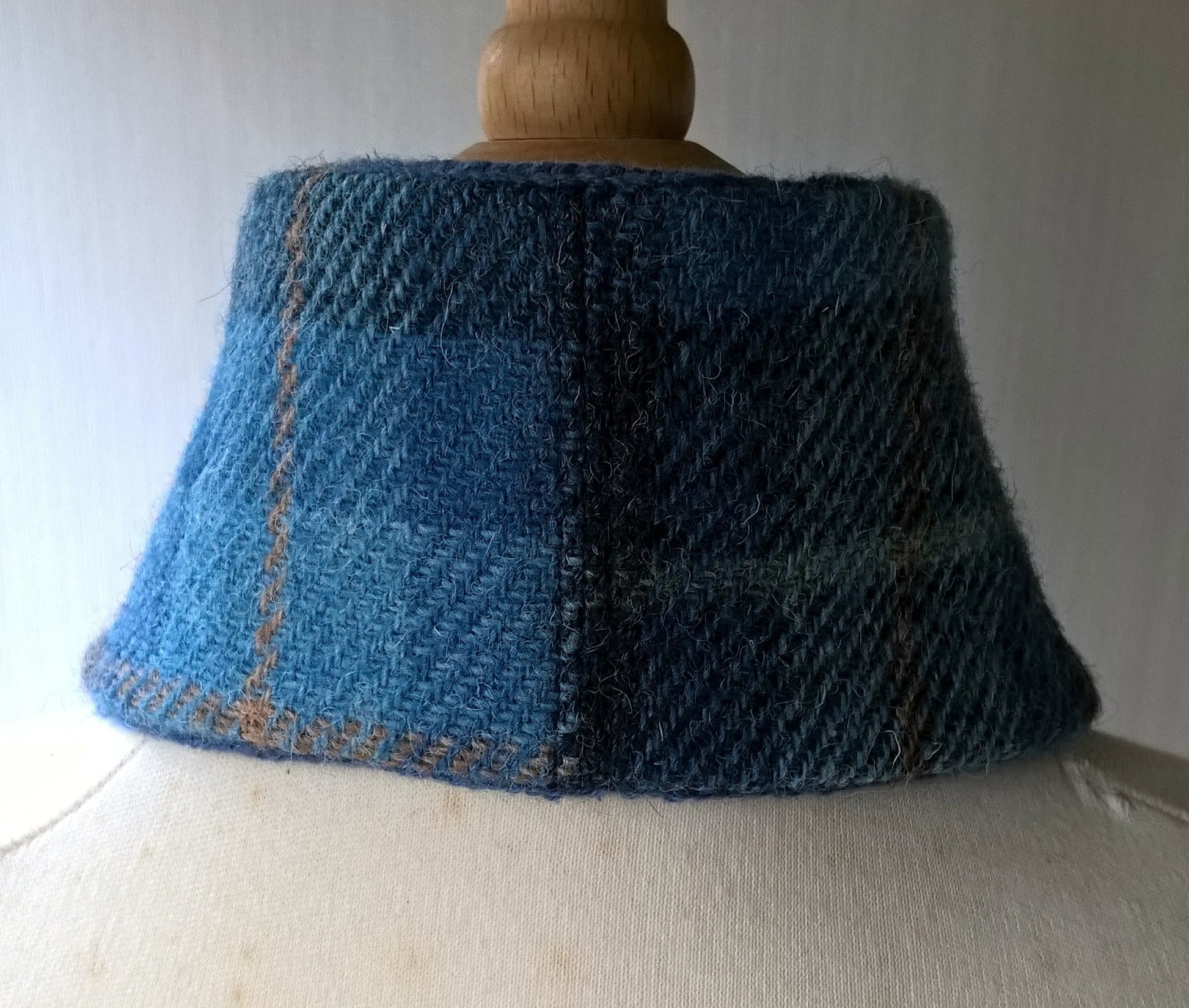 Top stitched centre back neck of wool scarf