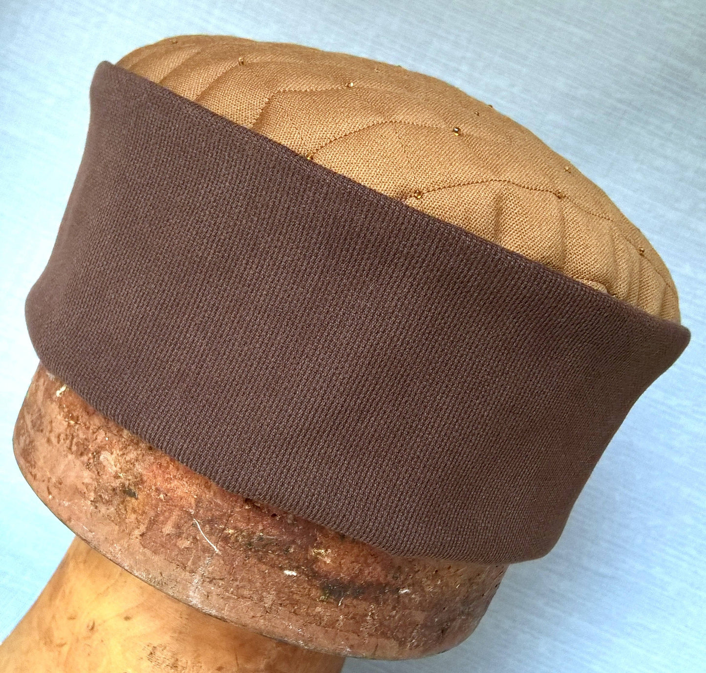 The smoking cap has a camel coloured tip and a dark brown crown